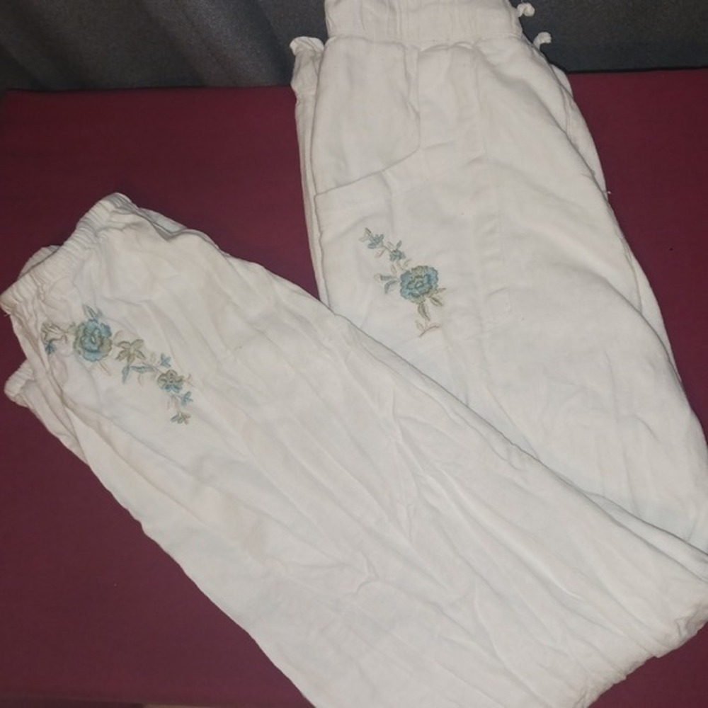 White Pants Elastic Waist Casual Comfy EMBROIDERED Floral Design Size S - Picture 1 of 6